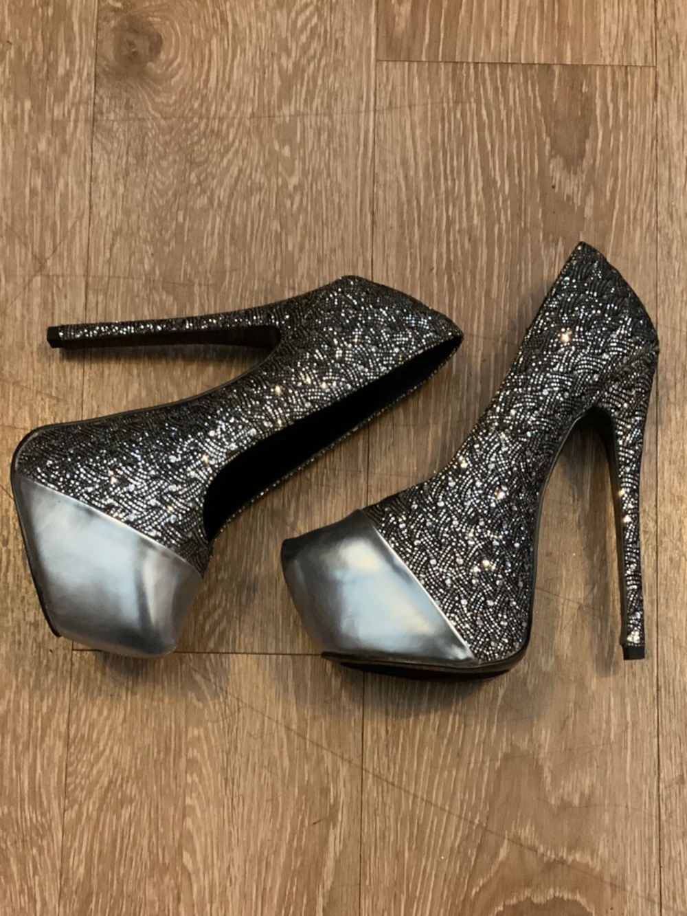 Shoe Dazzle Gunmetal Glitter Platform Stiletto Pumps